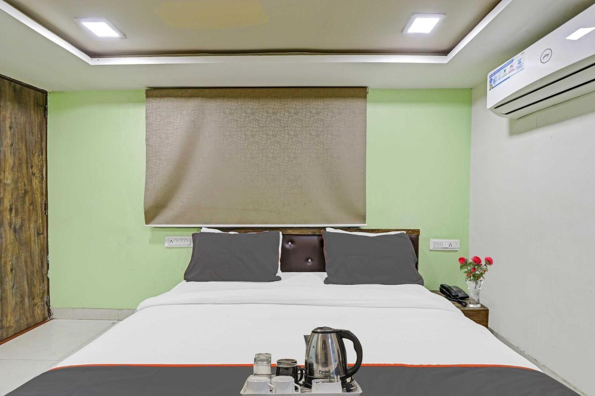 Hotel O Royal Ahmedabad Esterno foto