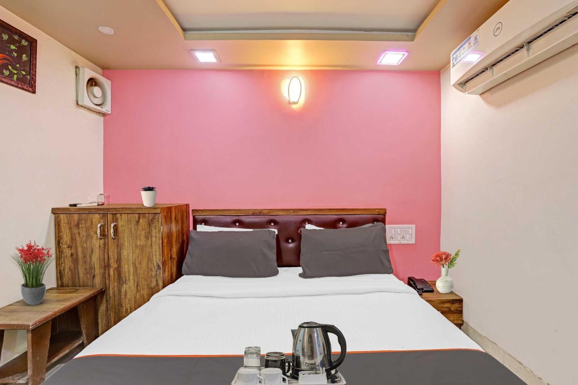 Hotel O Royal Ahmedabad Esterno foto